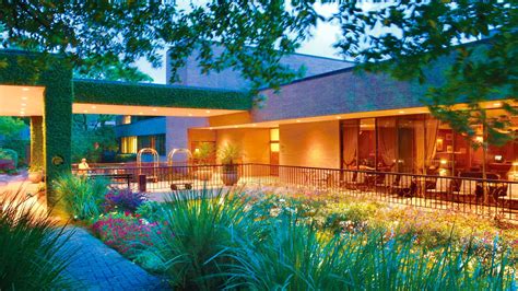 The houstonian - Stay at this luxury hotel in Houston. Enjoy free WiFi, 3 outdoor pools, and 4 restaurants. Popular attractions Toyota Center and Houston Zoo are located nearby. Discover …